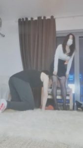 【巴莉女王】遛狗骑马扇磕头耳光 bf9894_绳艺库视频下载