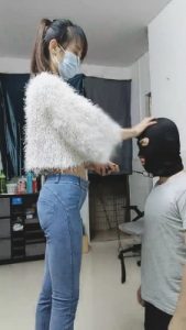 【美娜格格】御姐范帆布鞋白袜辱狗 bf22997_绳艺库视频下载