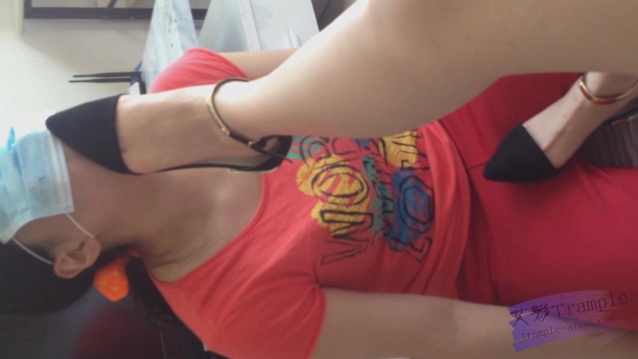 『小妮女女』01.裸足平底鞋调教母狗_绳艺库视频下载