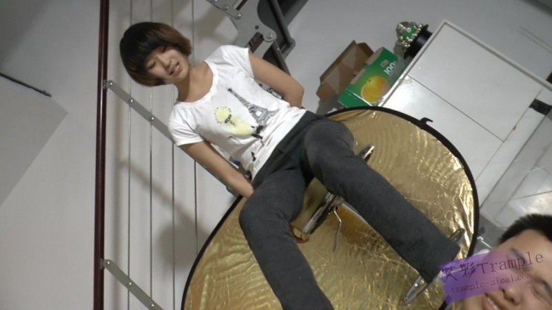 小月 强迫奴隶闻臭白袜脚_绳艺库视频下载