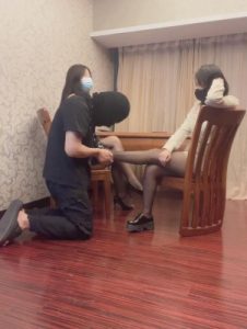 【漠然】姐妹花强迫新员工舔鞋底/鞭打 bf21548_绳艺库视频下载