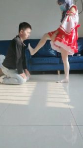 套路直播视频【阿喵女神】cos萝莉主踩狗/喂圣水/脚喂酸奶【双视角版】 bf25230_绳艺库视频下载