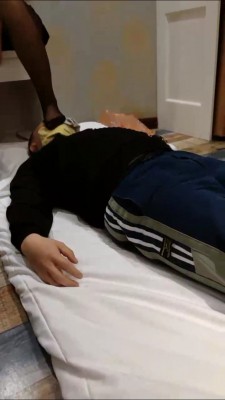 套路直播视频【七颜】原味袜+踩踏窒息专场 bf25834_绳艺库视频下载