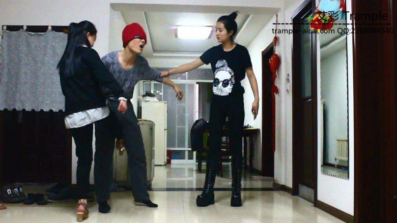 12侑主，媛媛女主出演！暴打小混混（二）_绳艺库视频下载