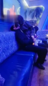 【星辞】KTV当着素人面群调强制圣水 bf5224_绳艺库视频下载