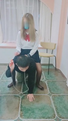 【重庆男神】暴打-舔脚/耳光/踩踏/鞭打 bf7829_绳艺库视频下载