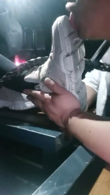 【明明S】夜跑后户外让狗舔脏鞋原味白袜【双视角版】 bf28442_绳艺库视频下载