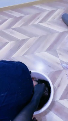 【靴嘉倪】鞭打靴奴脚喂食【完整版】 bf23169_绳艺库视频下载