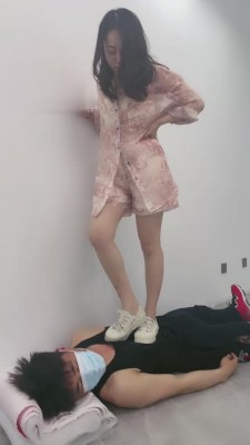 【逗逗】面部按摩与喉咙折磨 bf13641_绳艺库视频下载