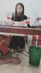 【美帝】伺候用餐后强迫吃狗粮 bf14201_绳艺库视频下载