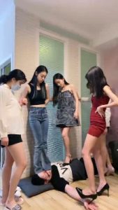 【麋鹿银儿】推荐-5S顶颜美女调-全体重跳踩/深喉舔jio bf27483_绳艺库视频下载