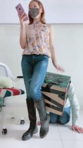 【美离子】舔靴底-踹盲盒 G-210813-9_绳艺库视频下载