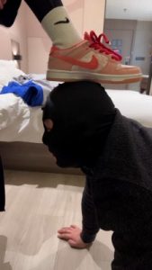 套路直播视频【伊莉】情侣主-玩弄绿帽追求者/喝烟头圣水/口水/骑马 bf24539_绳艺库视频下载