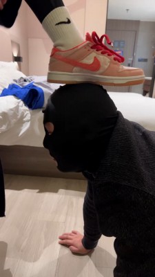 套路直播视频【伊莉】情侣主-玩弄绿帽追求者/喝烟头圣水/口水/骑马 bf24539_绳艺库视频下载