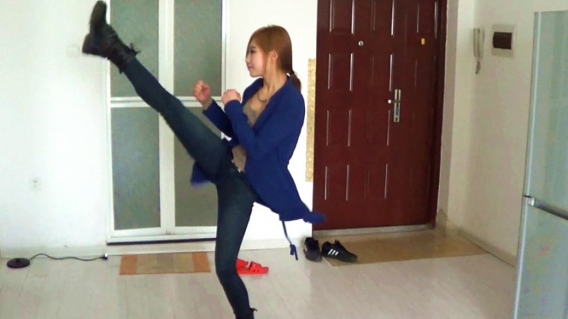 黑冰女神 皮靴黑棉袜 踹爆内脏踩断肋骨_绳艺库视频下载