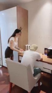 【诺曦】剧情-猥琐上司与女秘书+赠送3素人小姐姐群玩狗 bf462_绳艺库视频下载