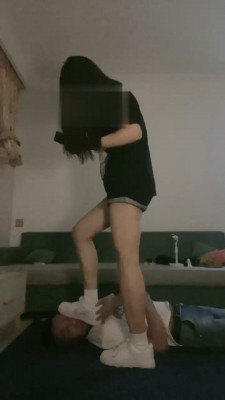 【琳琳】强制奴舔小白鞋白袜 bf17520_绳艺库视频下载