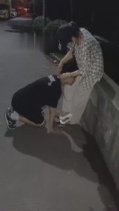 【上海户外gogo】白领深夜户外遛狗 bf15369_绳艺库视频下载