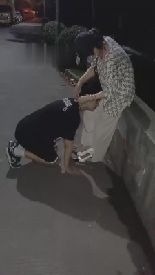 【上海户外gogo】白领深夜户外遛狗 bf15369_绳艺库视频下载