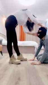 【杀杀】高跟马丁靴调狗舔/耳光/黑丝脚深喉sp/吃地上浓痰 bf26729_绳艺库视频下载