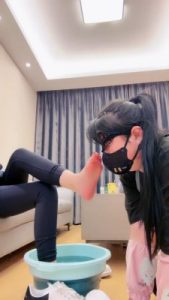 套路直播视频【维妮】狗笼强制母畜闻袜舔脚/伺候洗脚 bf25981_绳艺库视频下载