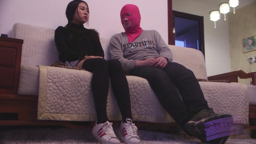 艾丝：哥哥父亲要求艾丝乱伦踩踏_绳艺库视频下载