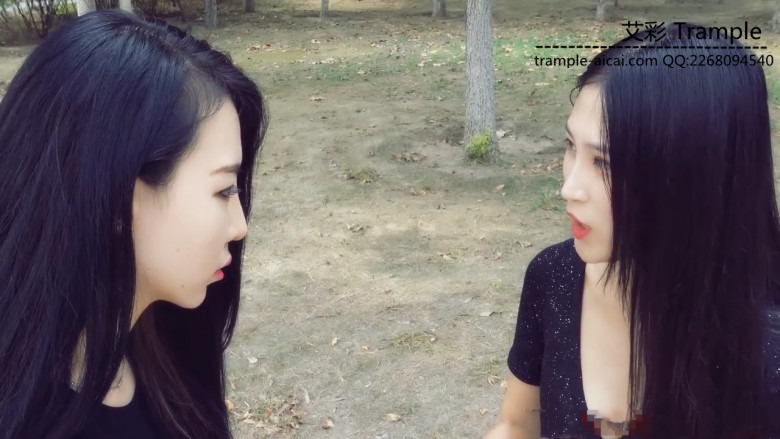 美女公园教闺蜜踢裆虐蛋（有花絮） 180624-6_绳艺库视频下载