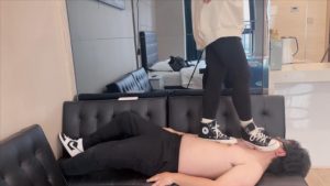 【00后小彤】瑜伽裤粉匡威全体重踩踏插嘴踹脸 YC-230414-8_绳艺库视频下载