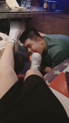 【颜汐】夜跑后小白鞋KTV羞辱双奴 bf14162_绳艺库视频下载