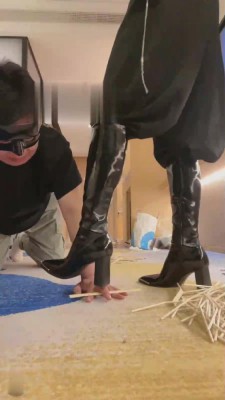 【沅芷大人】短靴筷子踩手刑【续集】 bf17406_绳艺库视频下载