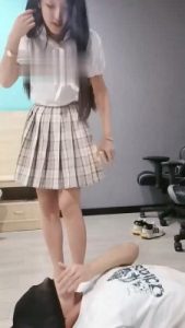 【我偏不】踩踏/舔鞋底玩m bf18145_绳艺库视频下载