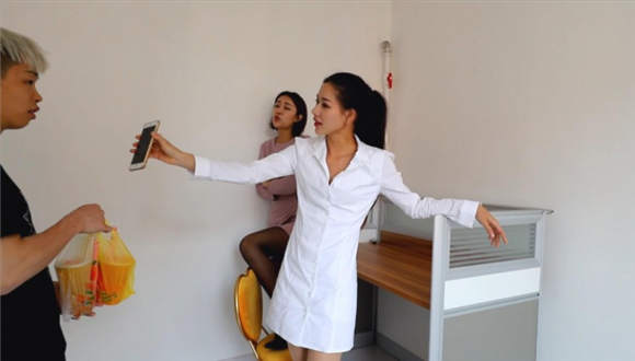 〖H.P.L栖心之栈〗—三女职员羞辱外卖男_绳艺库视频下载