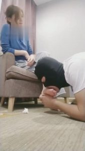 【晨希】运动后原味白袜脏鞋羞辱狗 bf3189_绳艺库视频下载