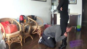 女杀手老大教训废物马仔_绳艺库视频下载