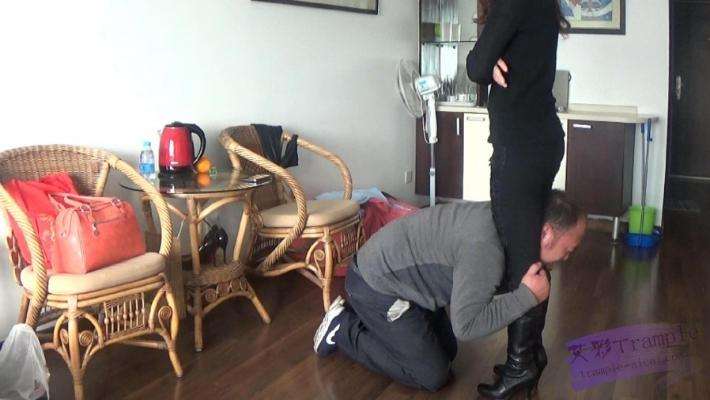 女杀手老大教训废物马仔_绳艺库视频下载