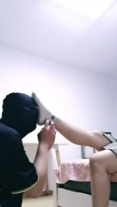 【路遥】运动后原味羞辱-鞭打/吃袜子/闻舔臭脚 bf28191_绳艺库视频下载