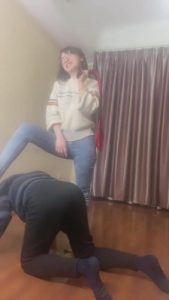 【领主老大】御姐踩踏羞辱不听话学弟 bf9209_绳艺库视频下载