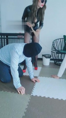 【就是喜欢玩啊】精神小妹蹂躏双狗 bf4675_绳艺库视频下载