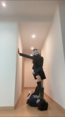 套路直播视频【妆主大大】犬化-长靴踩踏遛狗踩踏 bf26797_绳艺库视频下载