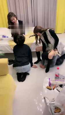 【梦涵小主】姐妹花群调兄弟狗-踩踏/提档/深喉【双视角版】 bf22086_绳艺库视频下载