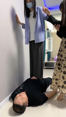 【文文】带素人闺蜜调-全体重跳踩/骑脖子转圈/手脚耳光 bf28358_绳艺库视频下载