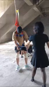 【朱砂痣】精彩-户外工地群调惩罚农民工 bf13851_绳艺库视频下载