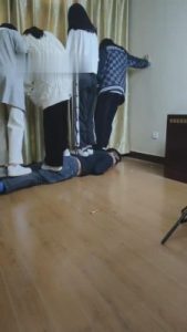 【最抗揍M】4素人S群踩群虐 bf11894_绳艺库视频下载