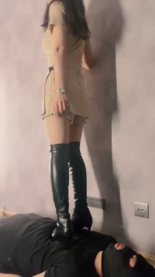 套路直播视频【冷凝大大】长靴全体重踩踏 bf24409_绳艺库视频下载