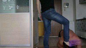 玲主皮鞭虐打踩踏_绳艺库视频下载