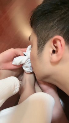 套路直播视频【桃幼幼】反绑强制鞭打踩踏/骑马/洗脚水窒息 bf26361_绳艺库视频下载