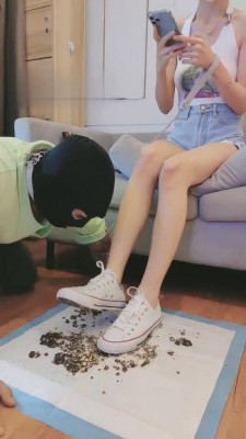 【艺术美学】帆布鞋踩踏喂食/鞋深喉 bf10629_绳艺库视频下载