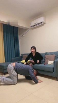 【西西小主】暴打男神-耳光/舔脚/踩踏/提档【双视角版】 bf9089_绳艺库视频下载