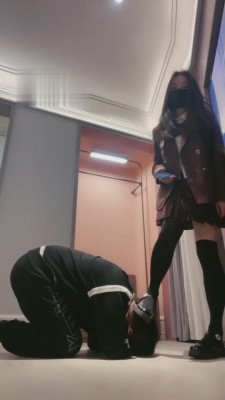 【强抚】皮鞋过膝袜踢裆开发场 bf3871_绳艺库视频下载