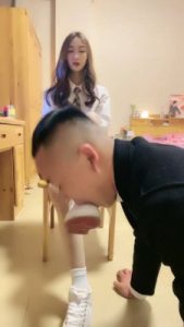 套路直播视频【惜沫】迷恋素人学生主的白袜白鞋裸足 bf24901_绳艺库视频下载